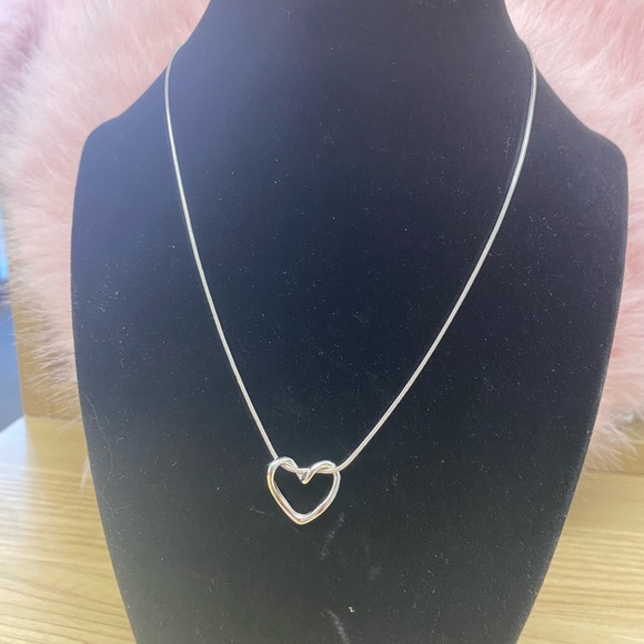 Elegant stainless steel Silver Heart Necklace - Picture 2 of 4